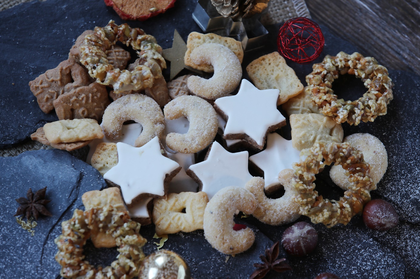 weihnachtliches gebäck, plätzchen, weihnachten, kipferl, zimsterne, spekulatius